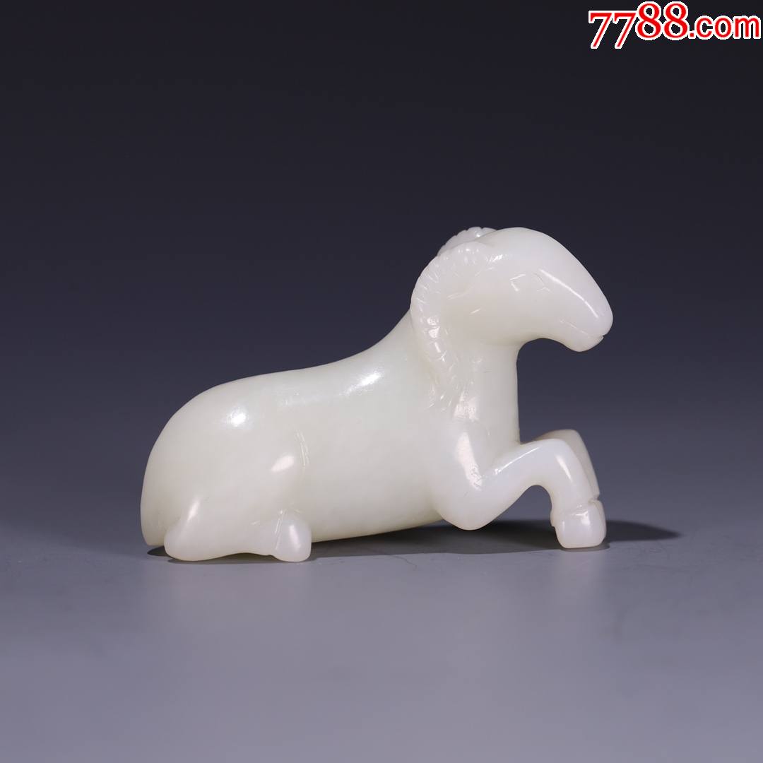 和田玉卧羊摆件