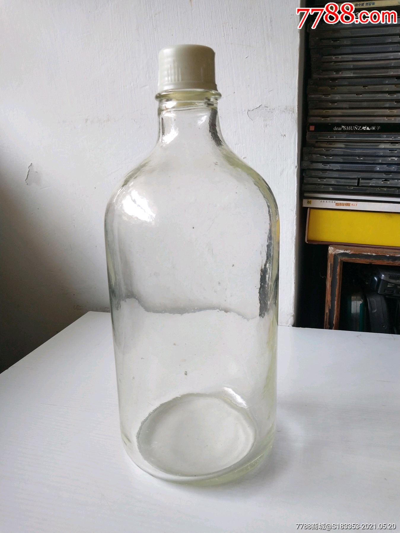 老玻璃瓶有汽泡漂亮