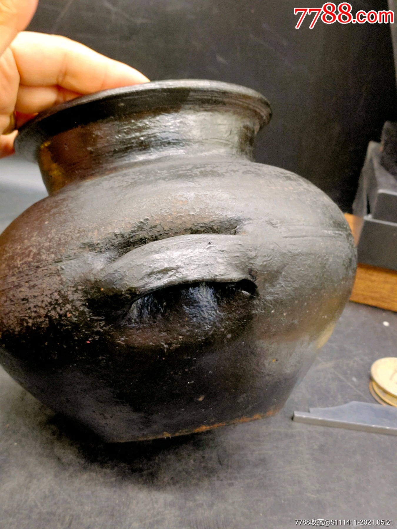 朝鲜族高丽黑陶双耳顶水罐