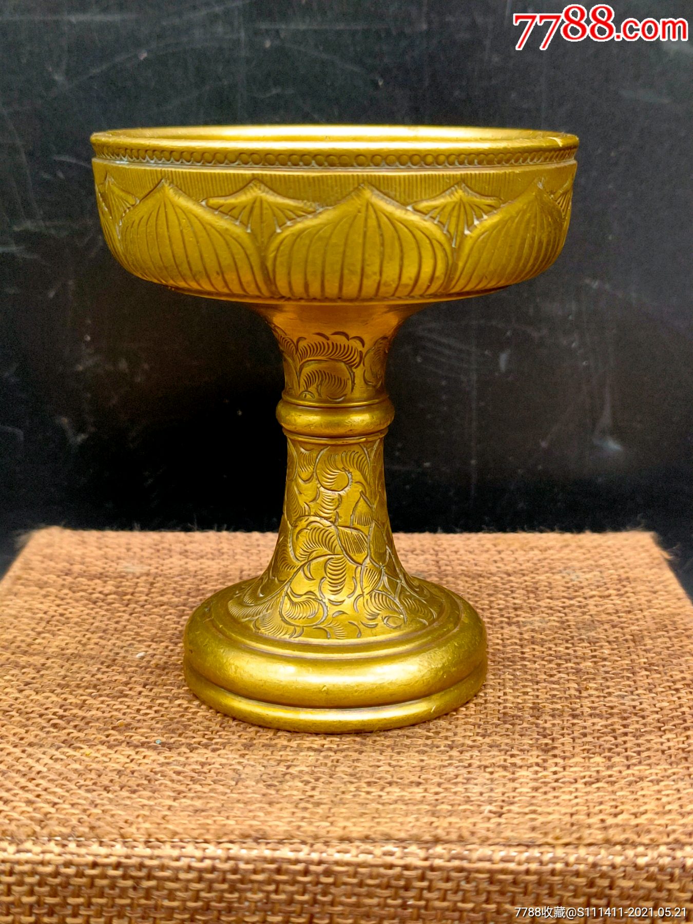 满工莲花铜油灯