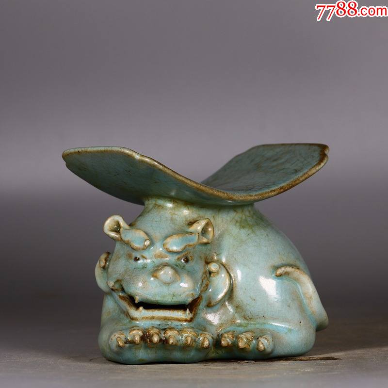 汝窑天青釉狮子瓷枕10613厘米工艺品