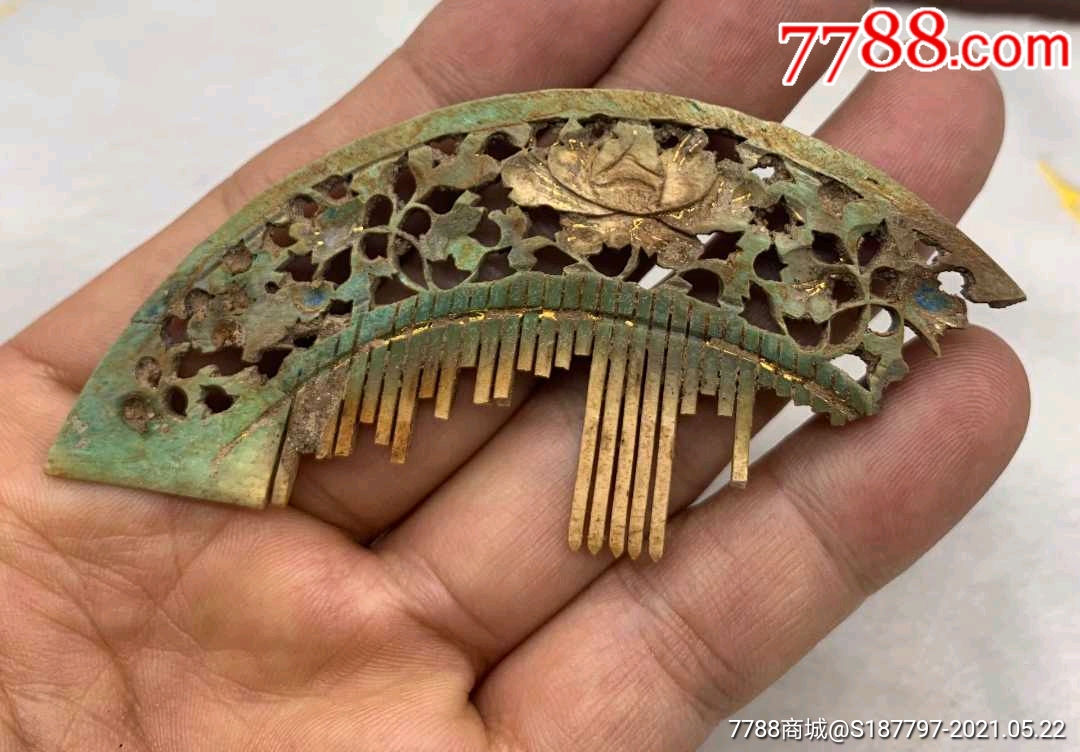 唐代残骨鎏金梳子