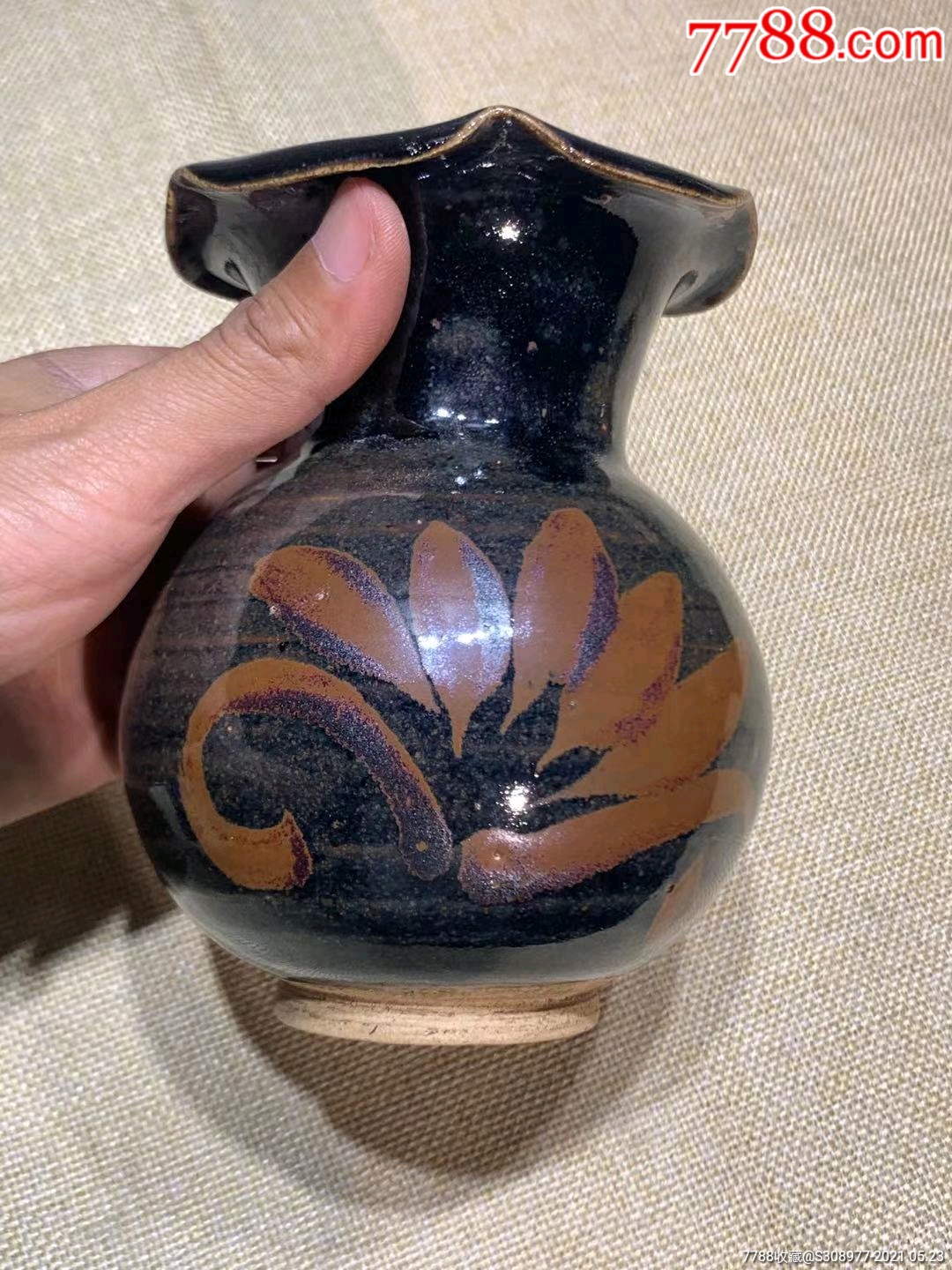 宋代耀州窑铁锈花花口尊