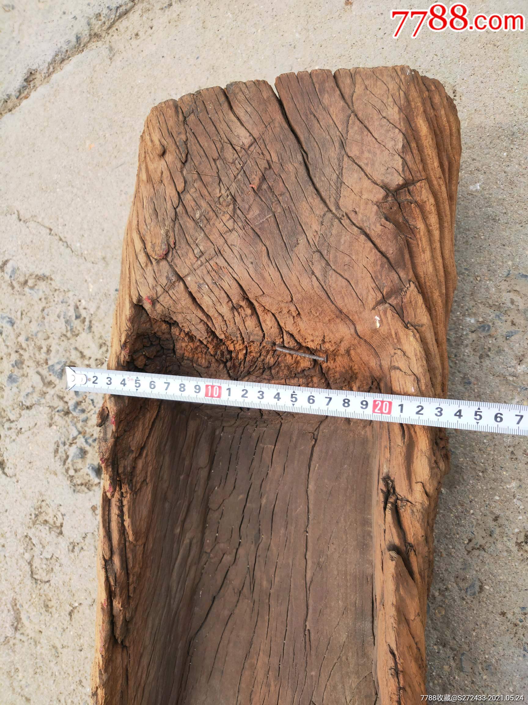 一个百年杏木风化盆纹理清晰历经岁月沧桑品相尺寸如图适合种植多肉或