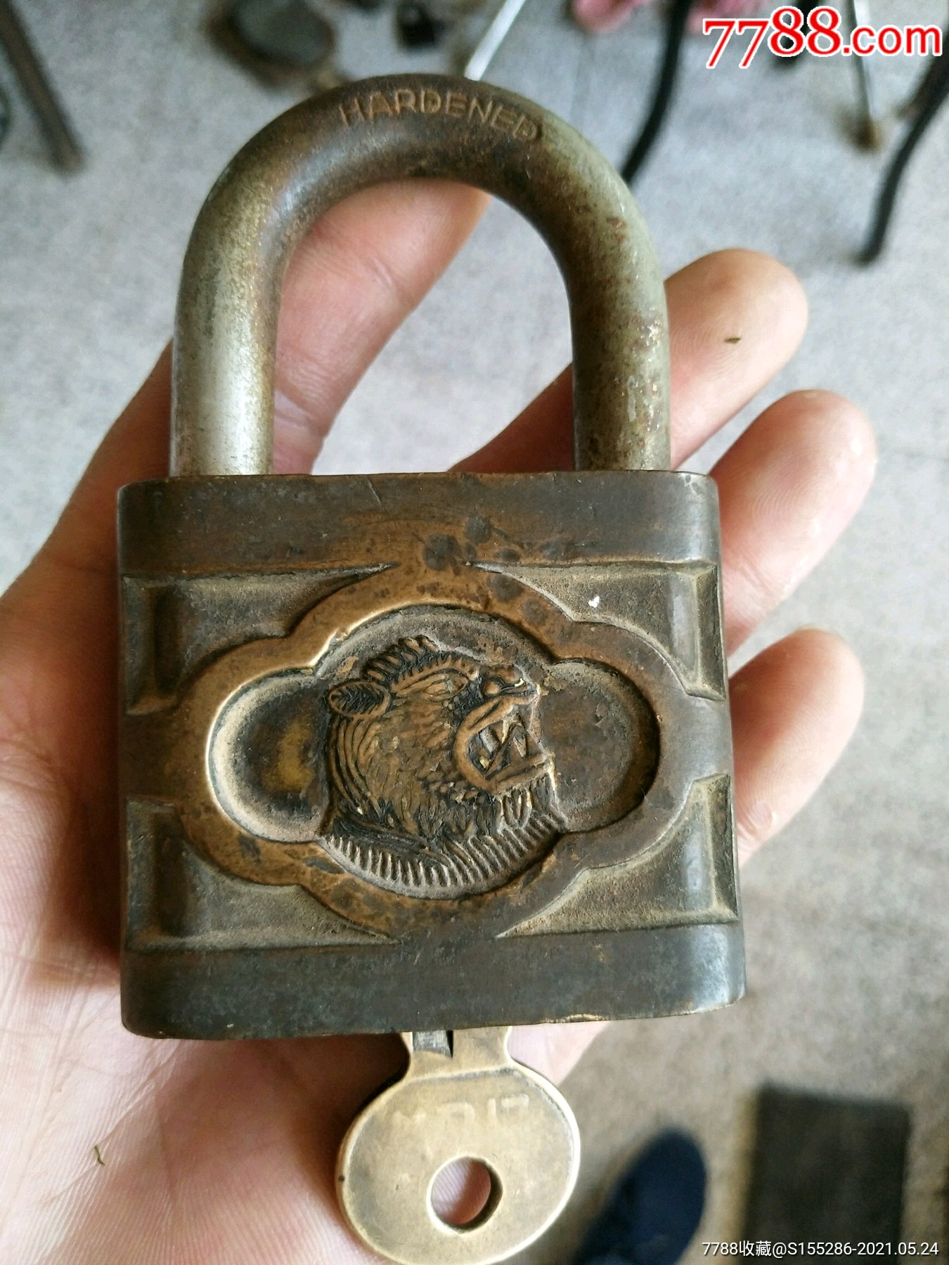 民国狮子头铜锁厚重压手一斤重品相完整能开能锁