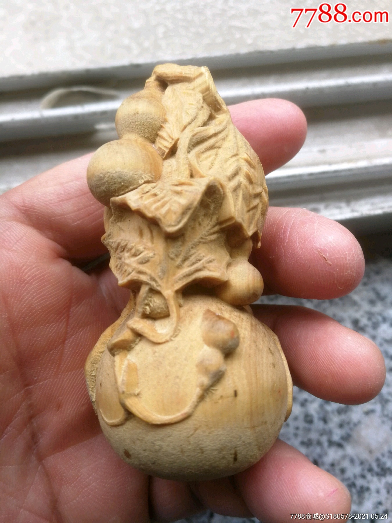 8厘米黄杨木雕葫芦图手把件一个,图上一个大葫芦五个小葫芦,寓意五_第