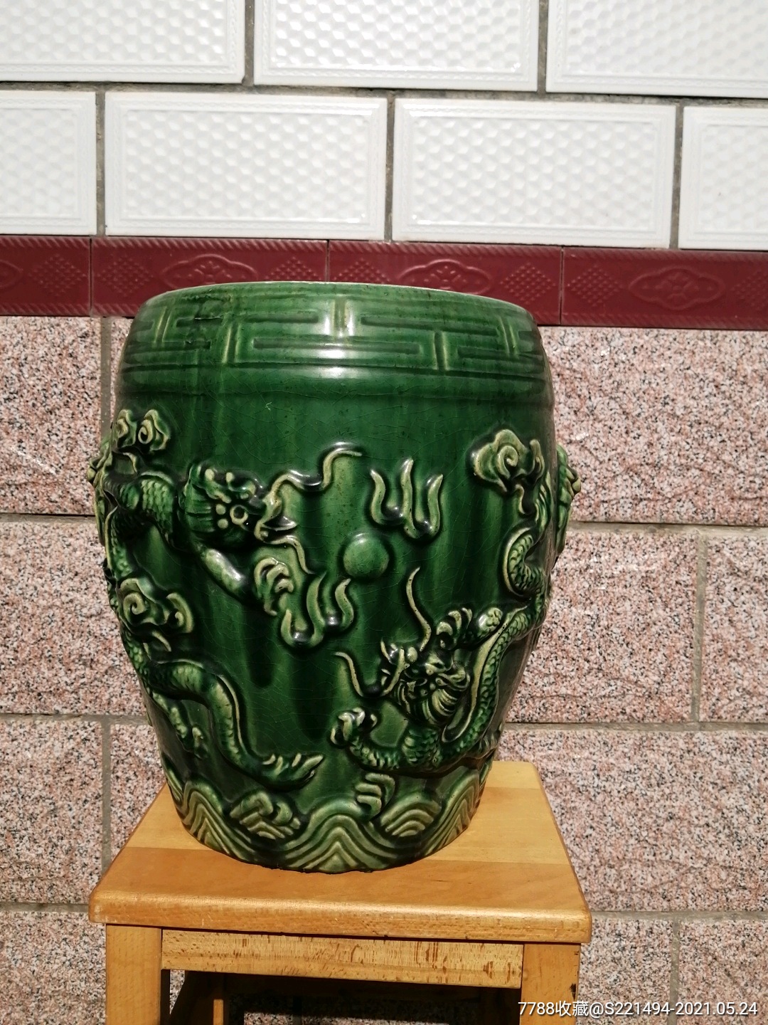 双龙戏珠圆型绿釉瓷鼓凳一件