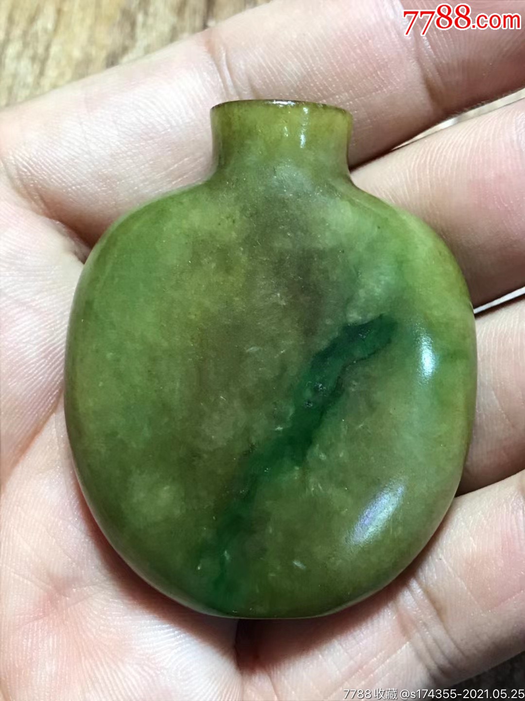 清代老翡翠鼻烟壶