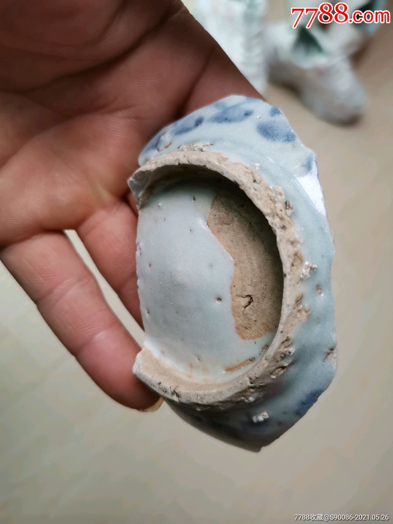 明代底足乳突青料晕撒青花细路大碗标本