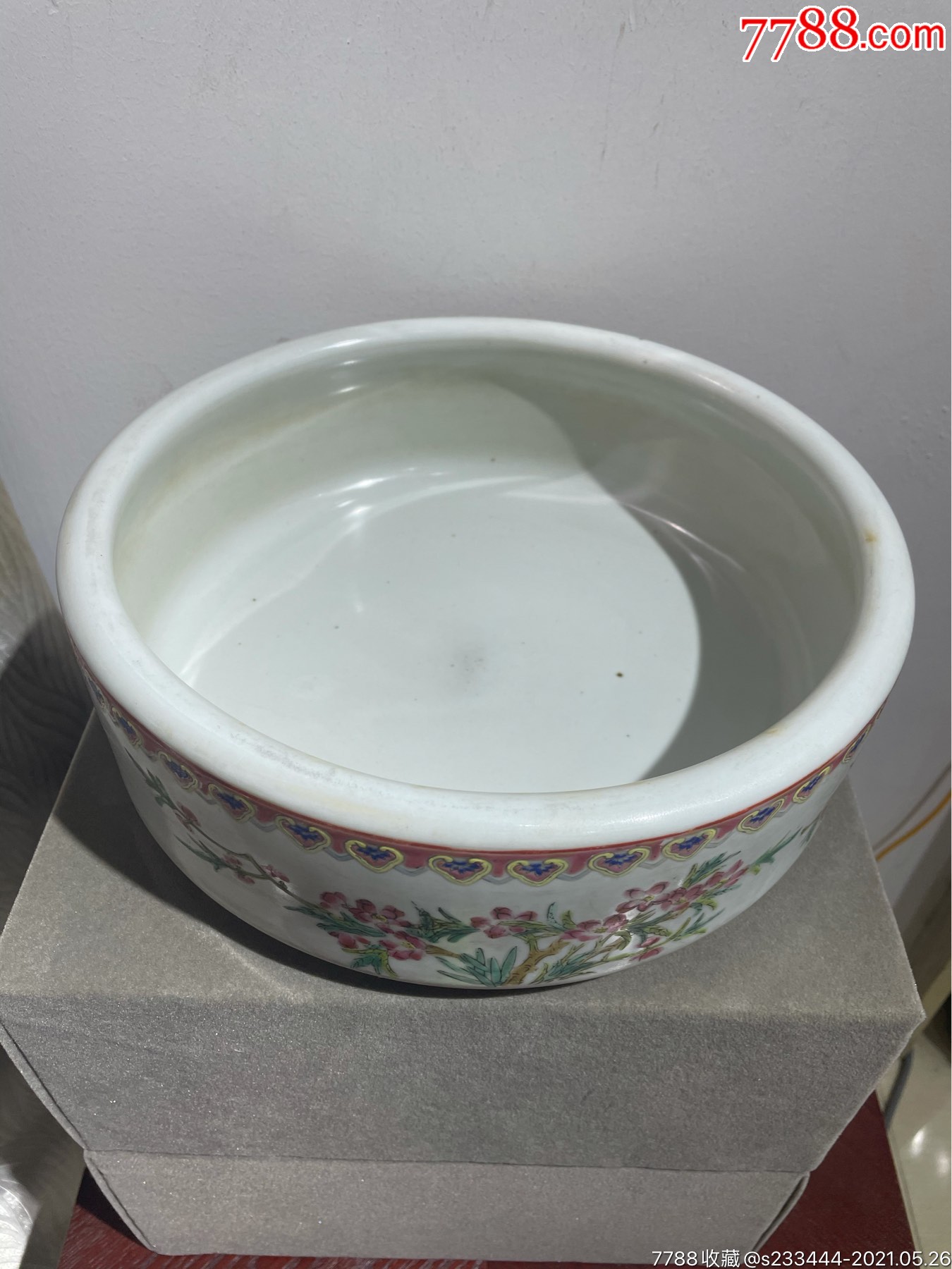 景德镇七八十年代粉彩梅花大号水仙盆