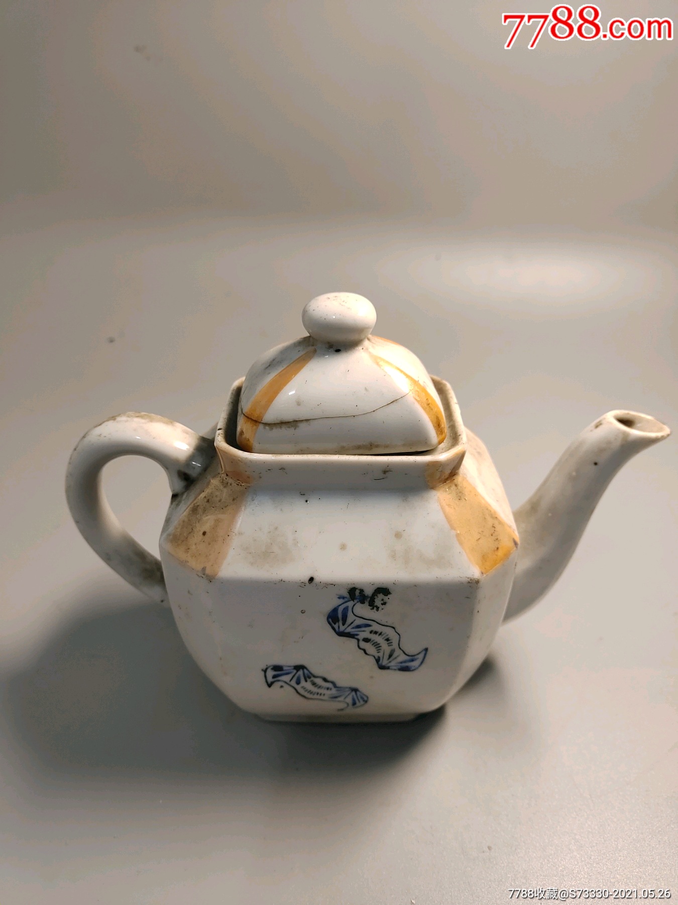 民国瓷,贴花"年年有鱼"茶壶一把