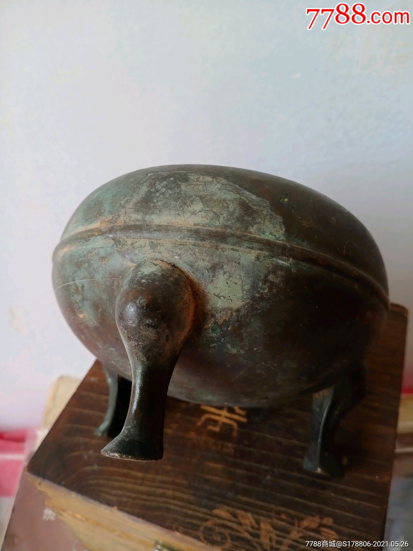 三足鼎立铜香炉