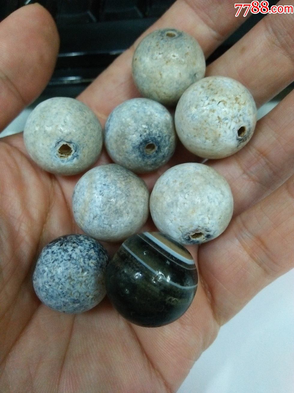 4886满灰皮玛瑙老珠子8颗