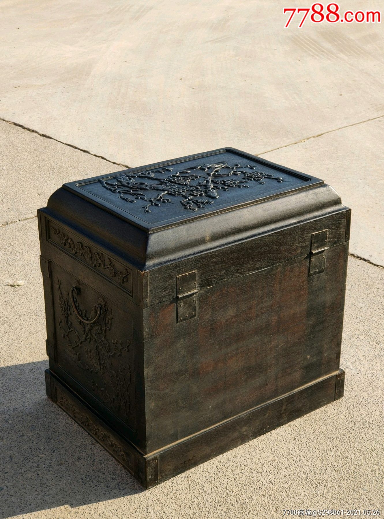 首页 零售 木箱 >> 檀木大官箱雕工精美,精致漂亮,品相一流,保存完整
