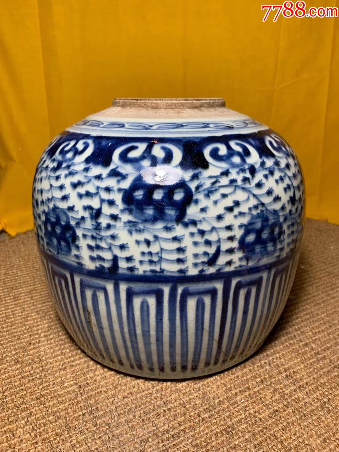 清中期青花特大莲子罐