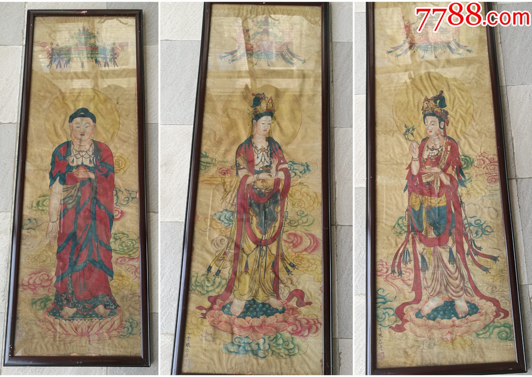 丁云鹏绘丝绢《三式佛》(3尊佛像,红木镜框装裱,128.5x45.5厘米)