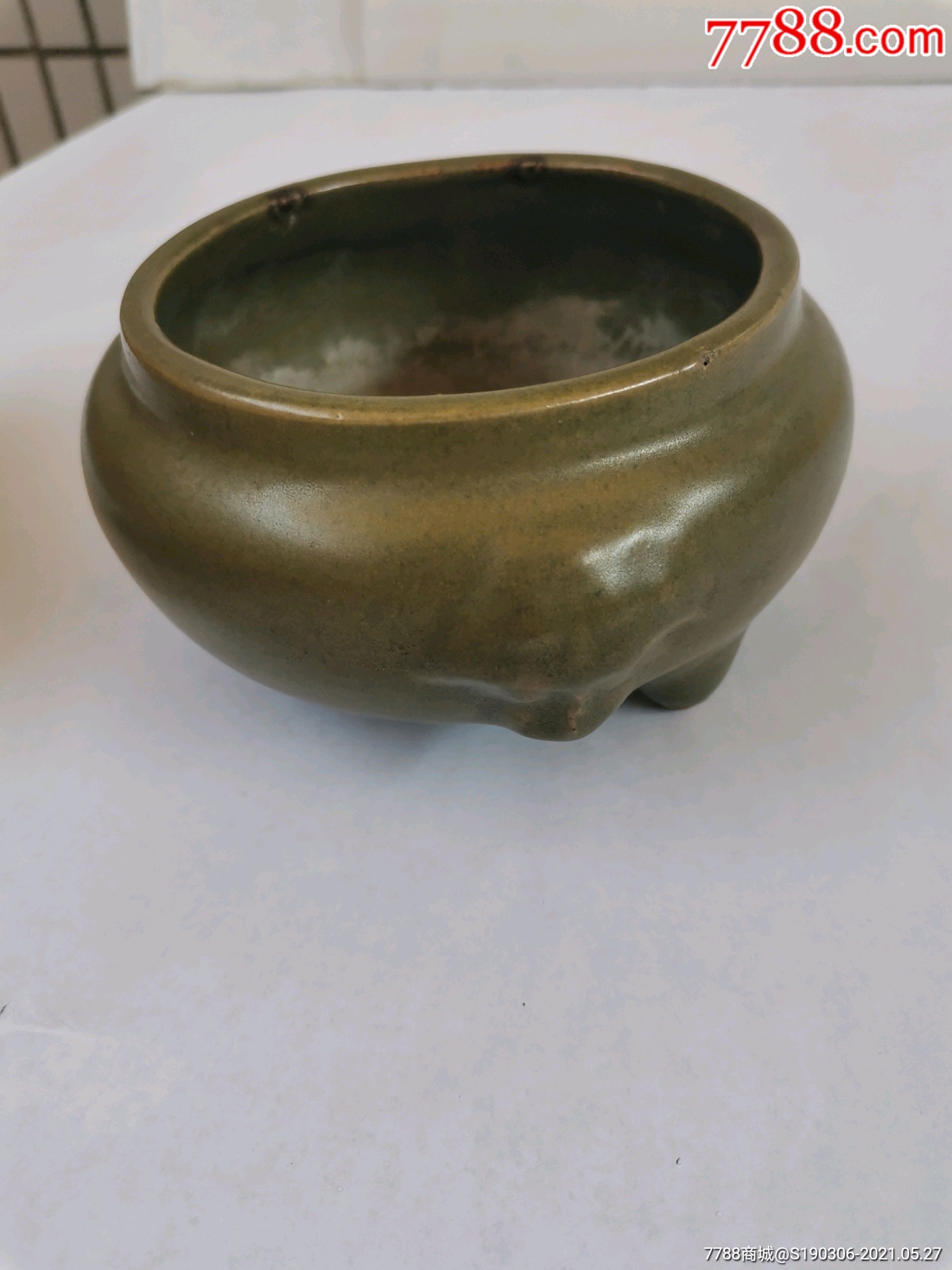 清乾隆鳝鱼黄釉兽耳三足香炉全品1475