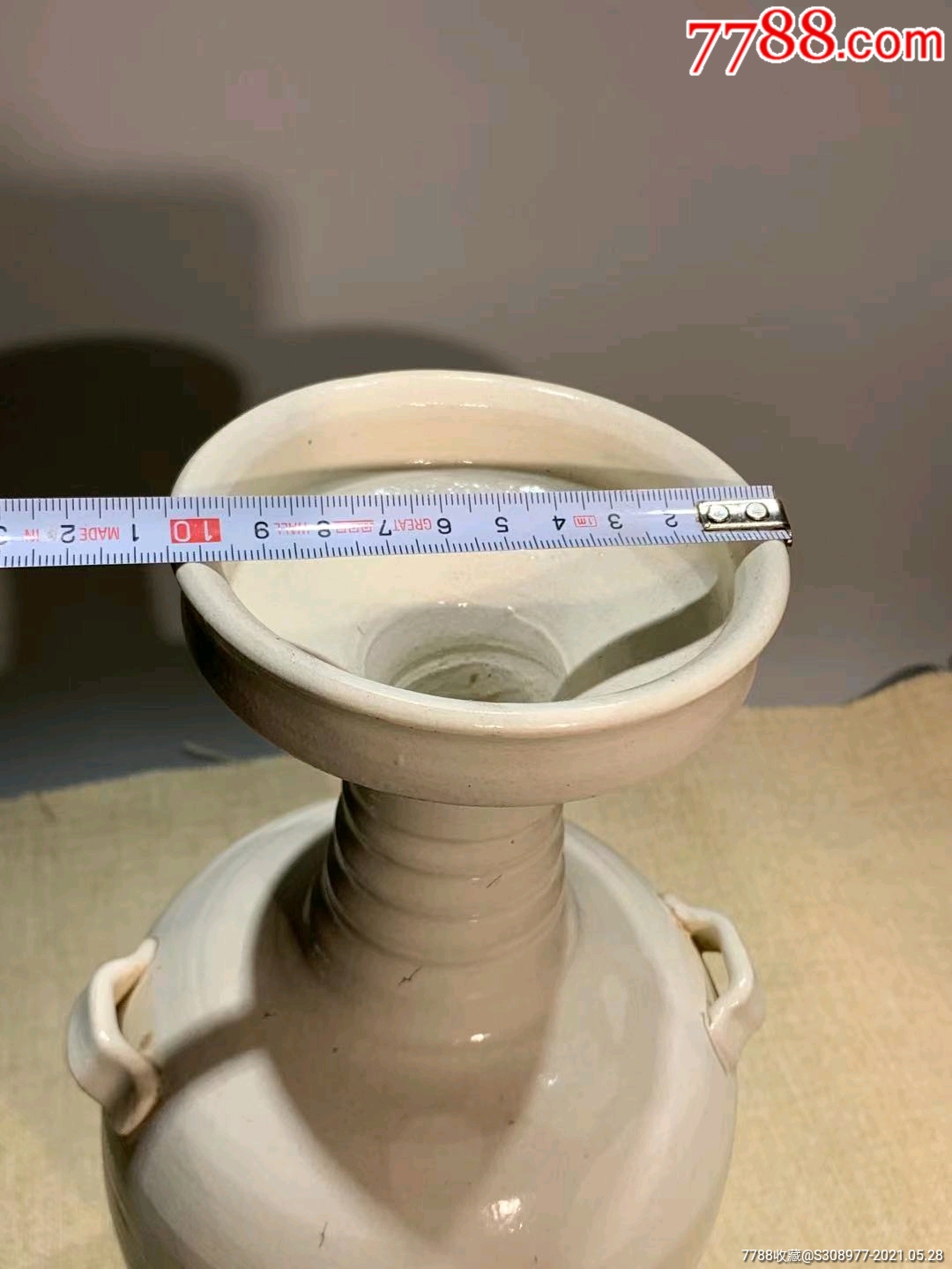 辽白釉盘口穿带瓶