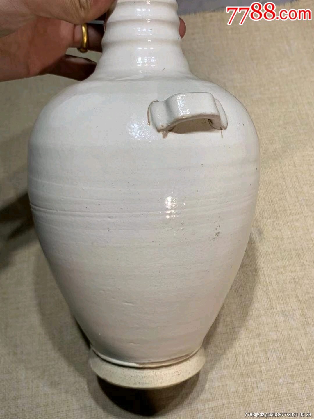 辽白釉盘口穿带瓶