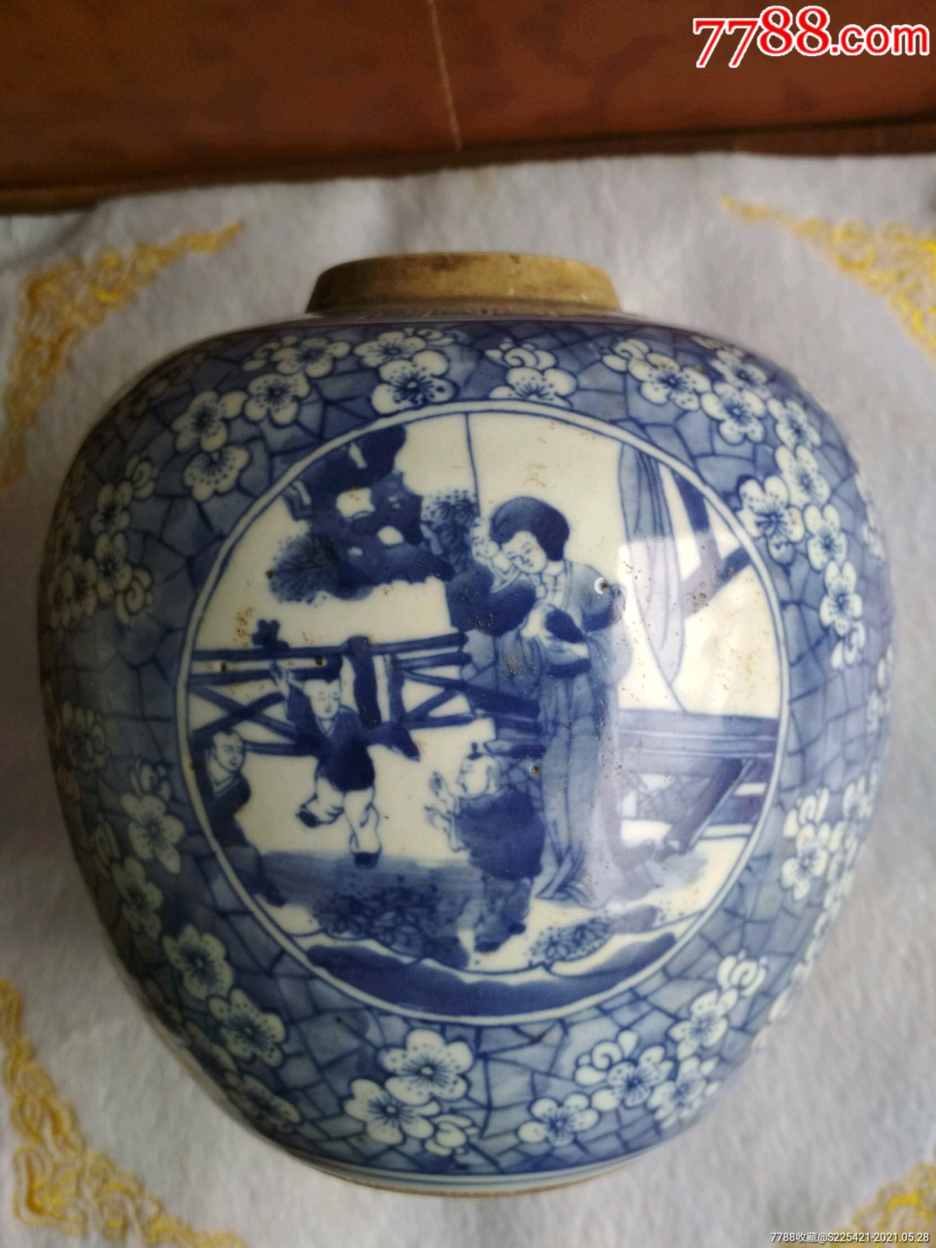 清康熙青花三开光人物故事图纹冰梅罐