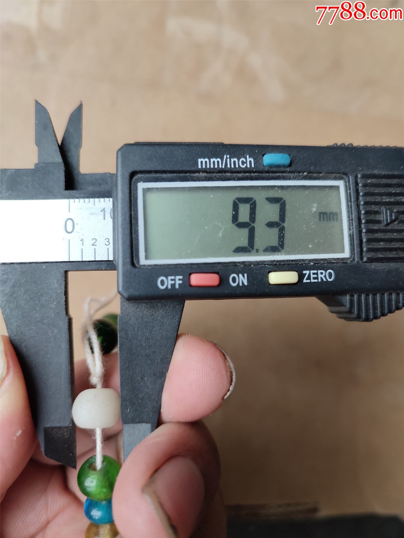 直径9毫米到一厘米之间,包老保真的老琉璃珠子,不老包退