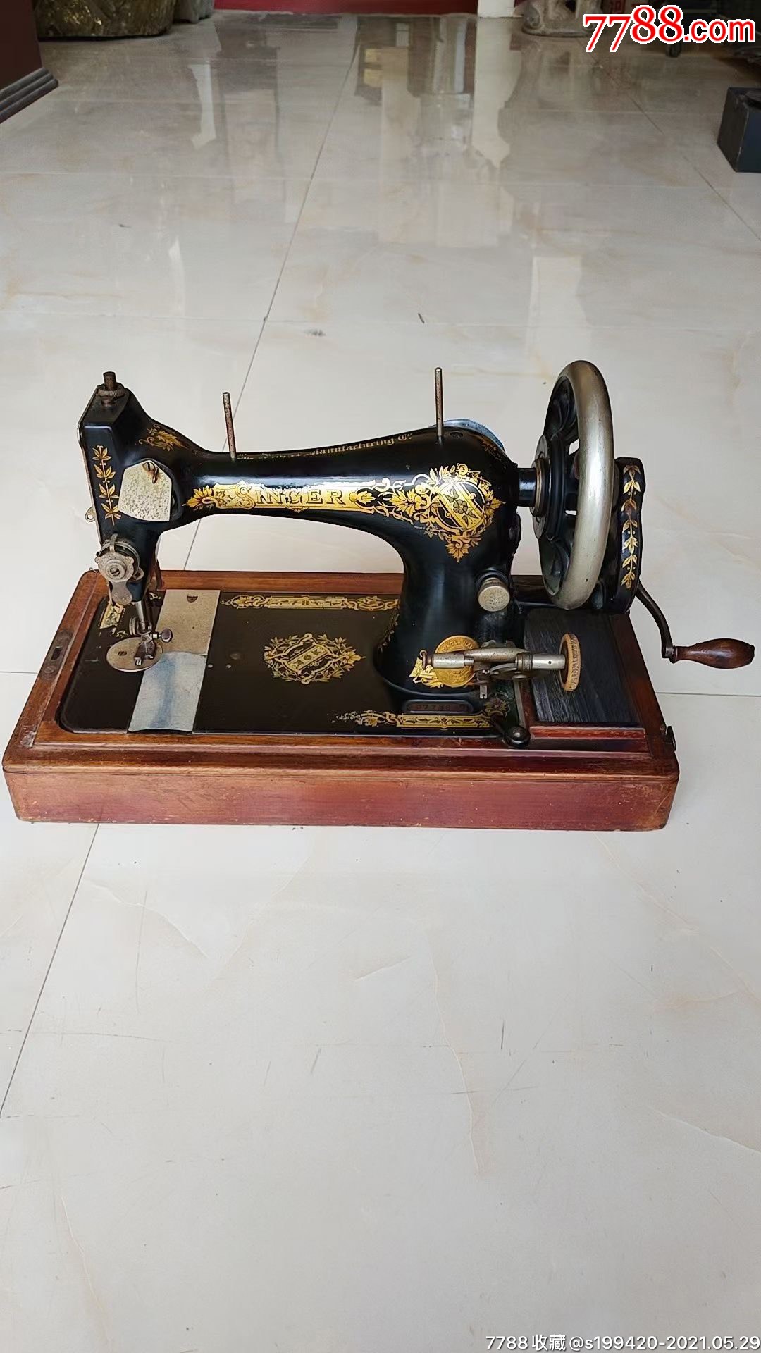 民国时期美国胜家牌手摇缝纫机品相如图原装木盒正常使用民俗博物馆