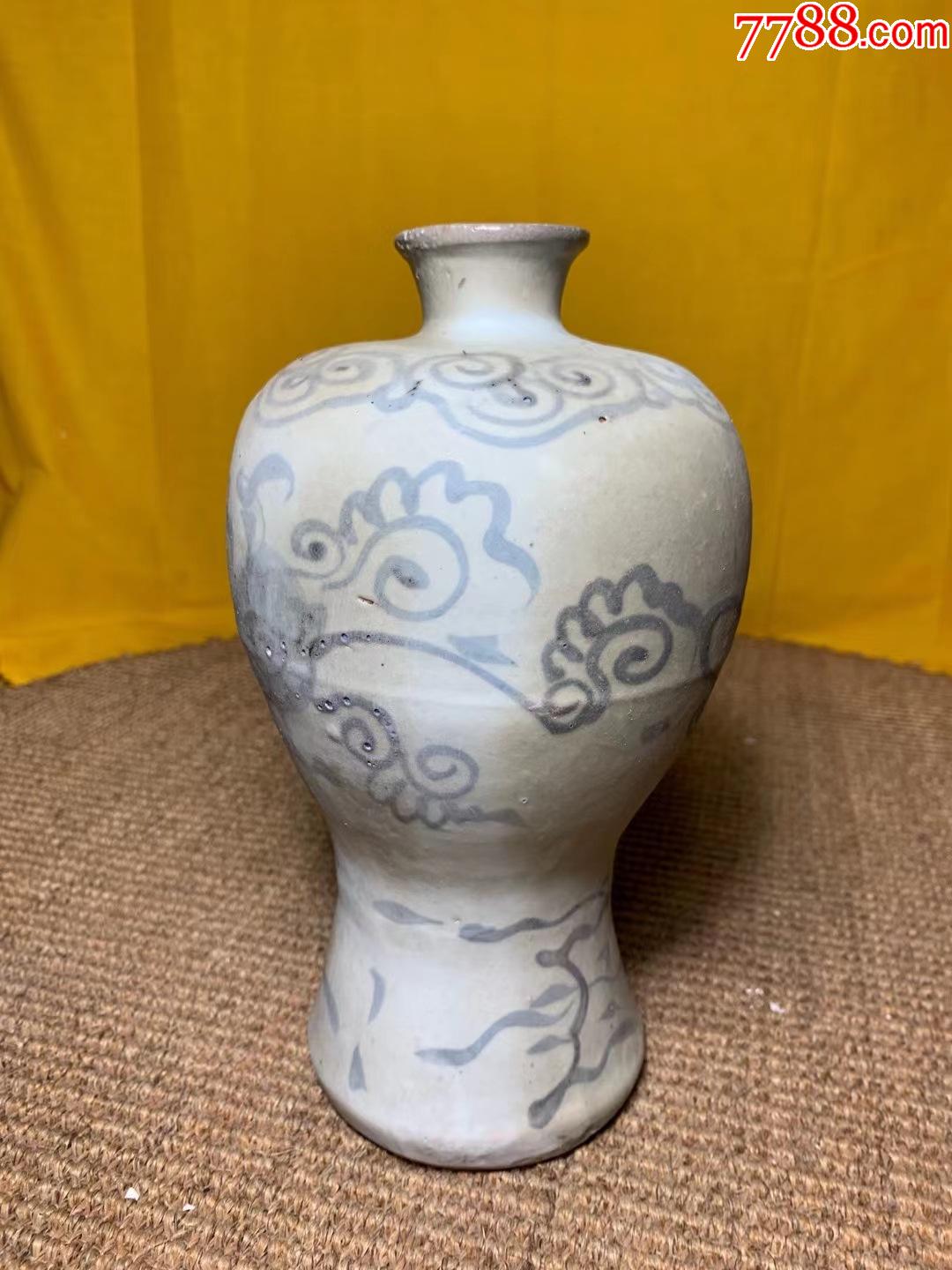 完美明代正德青花折枝连梅瓶
