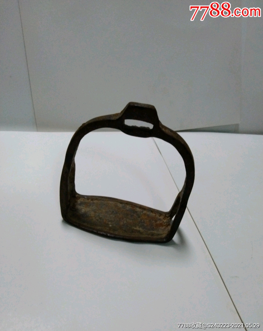 老式铁拴马桩一只(尺寸如图)