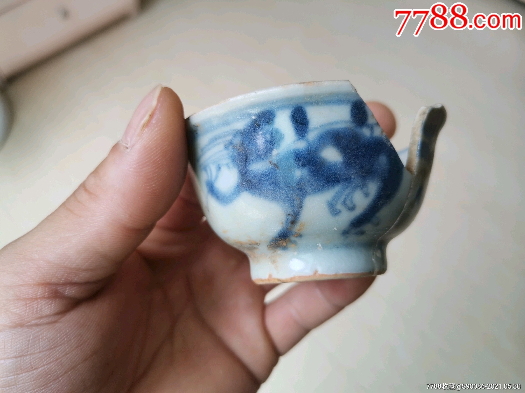 明代青花螭龙纹酒杯标本