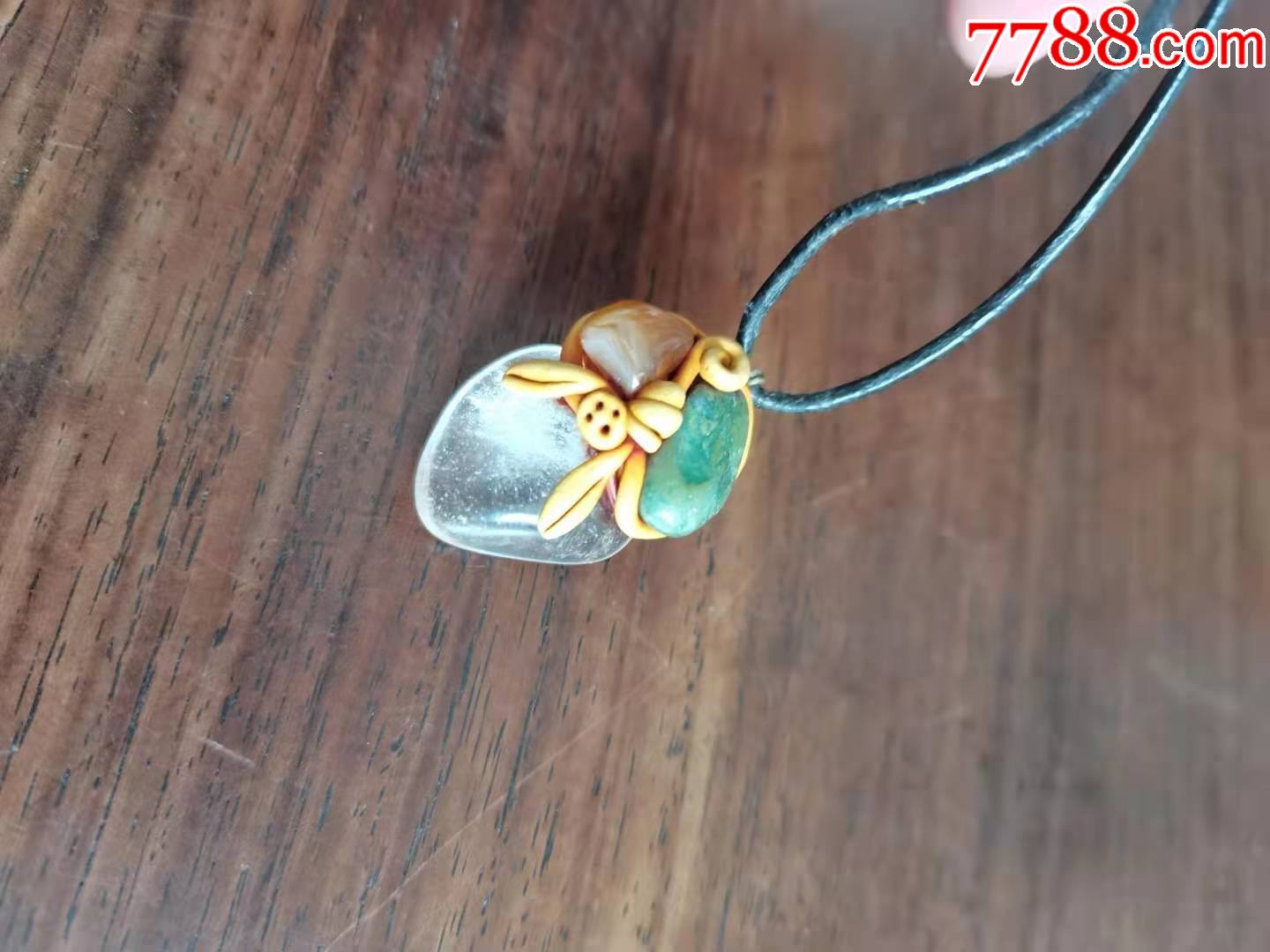 手工制作水晶原石等石头吊坠