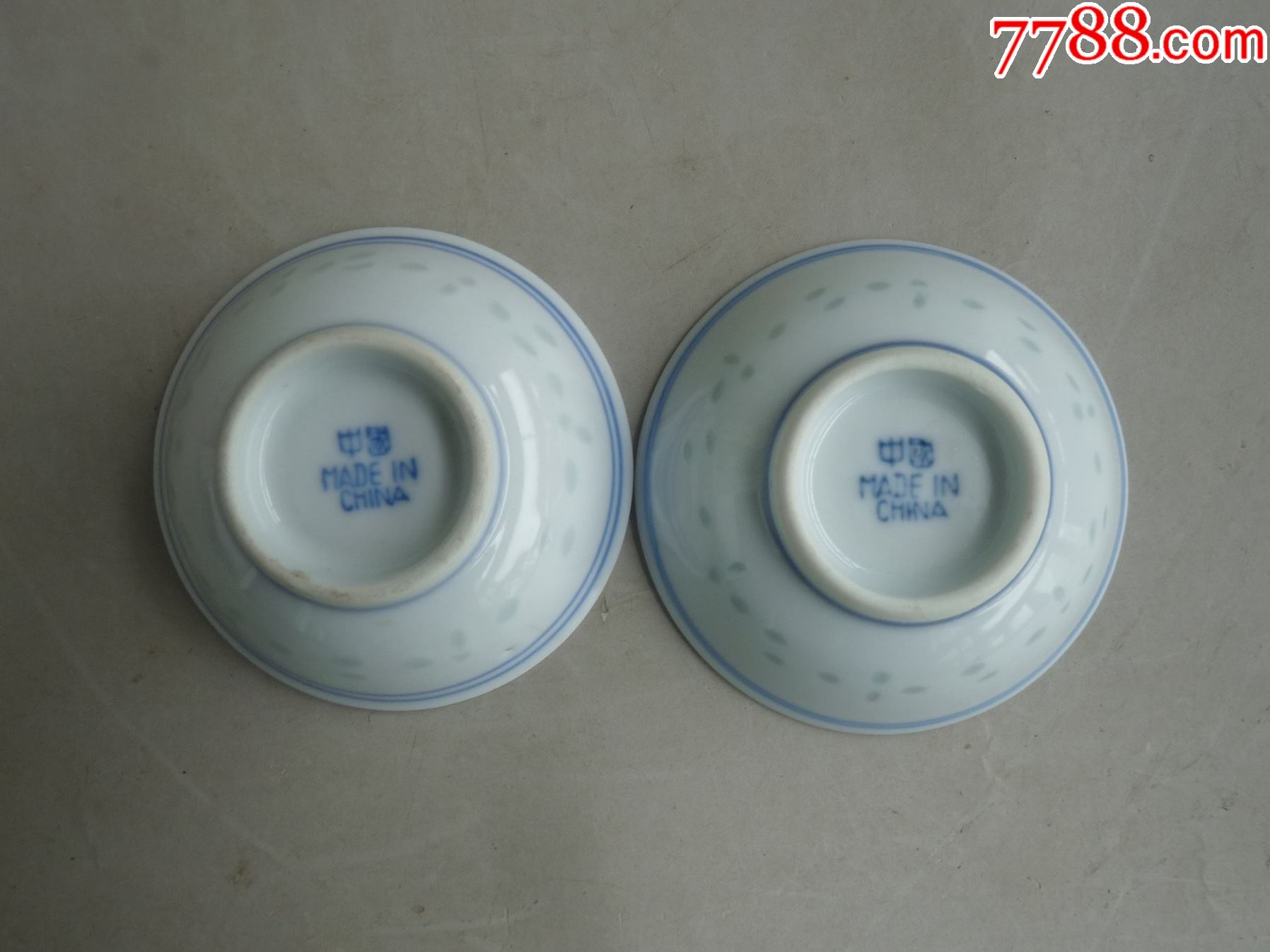 景德镇光明瓷厂青花玲珑碟一对