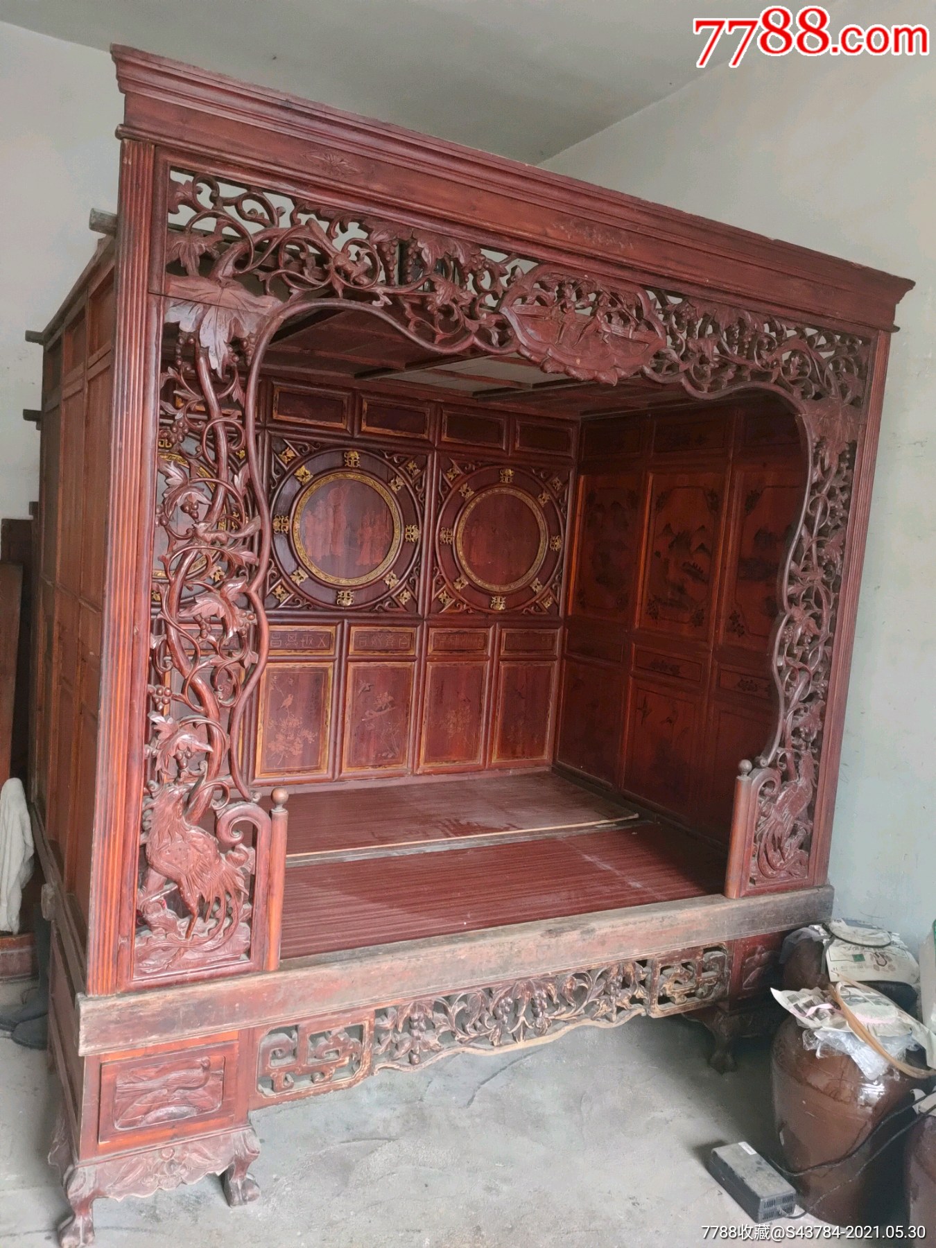 透雕一根藤松鼠葡萄人物图屏风架子床木雕老床