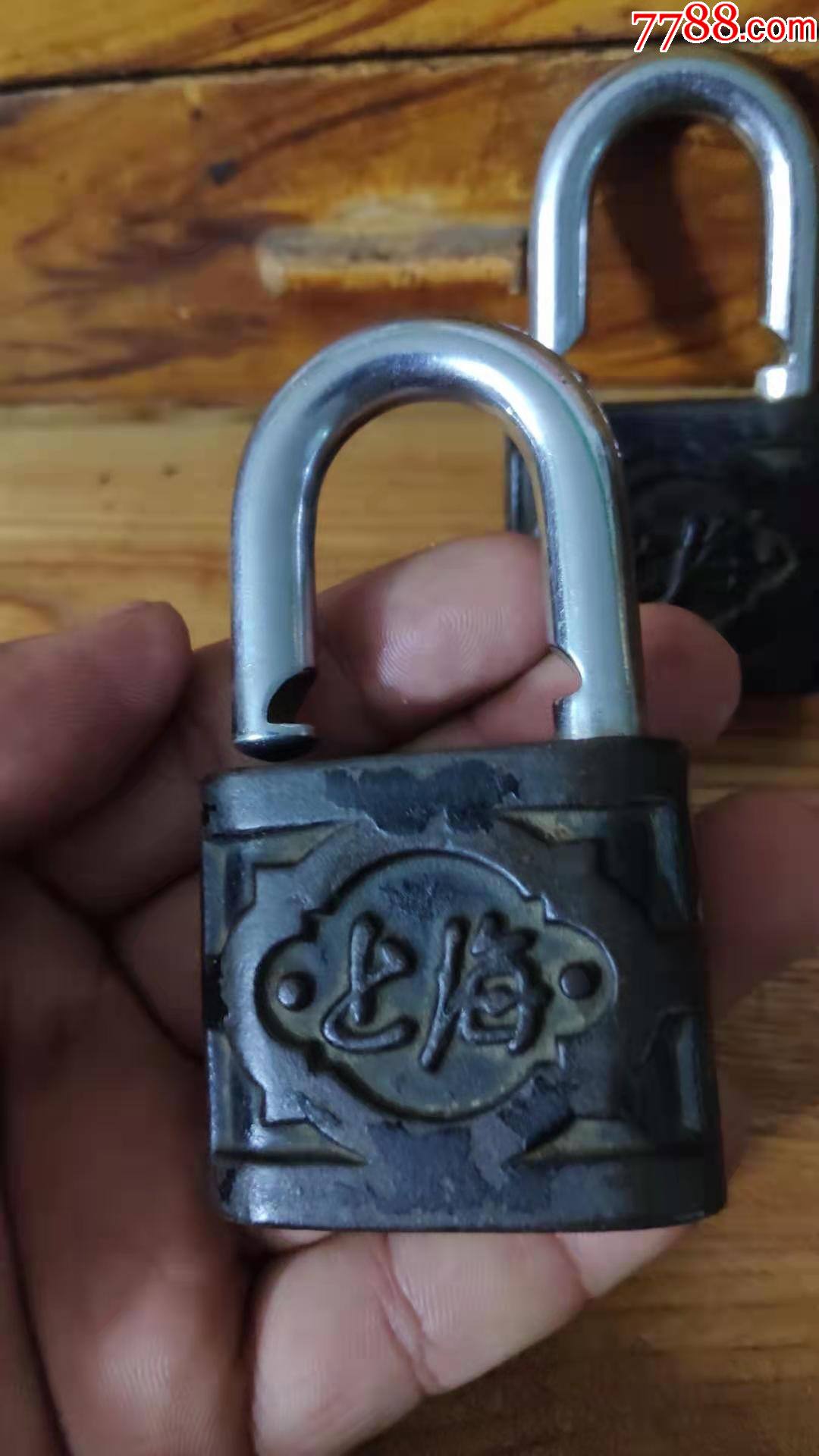 上世纪7080年代上海牌2206型小铁锁2只合售无钥匙