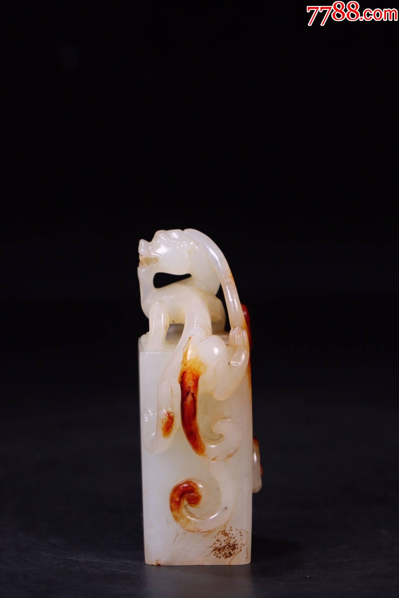 老新疆和田玉雕螭龙钮章形摆件