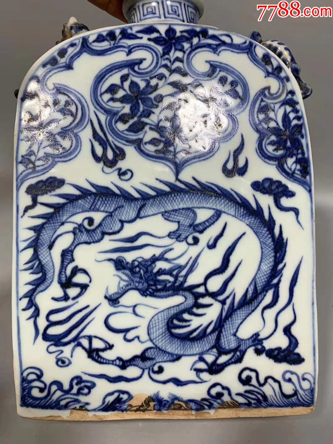 元青花凸雕双螭龙耳扁壶