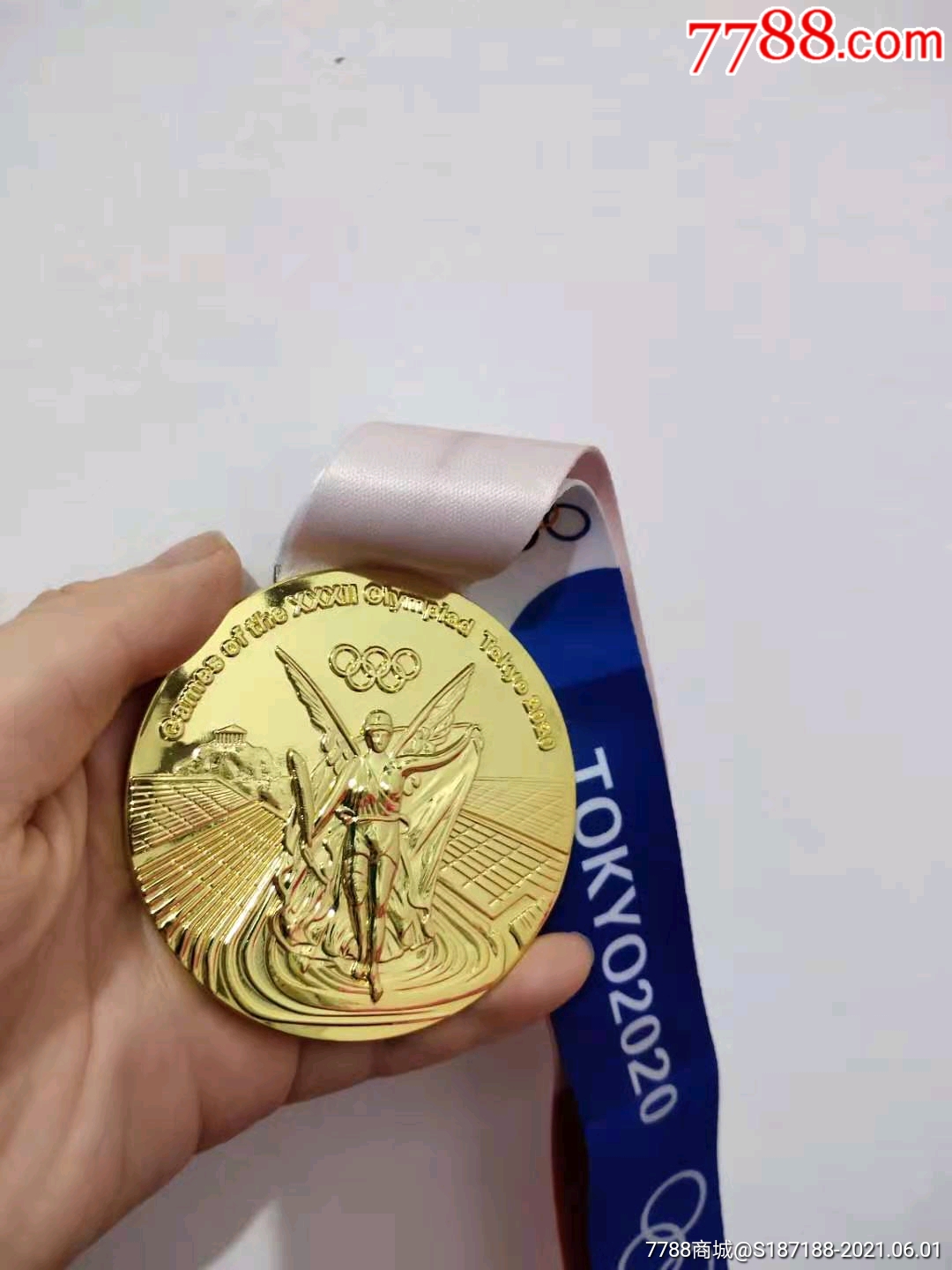 东京奥运会第一块金牌图片