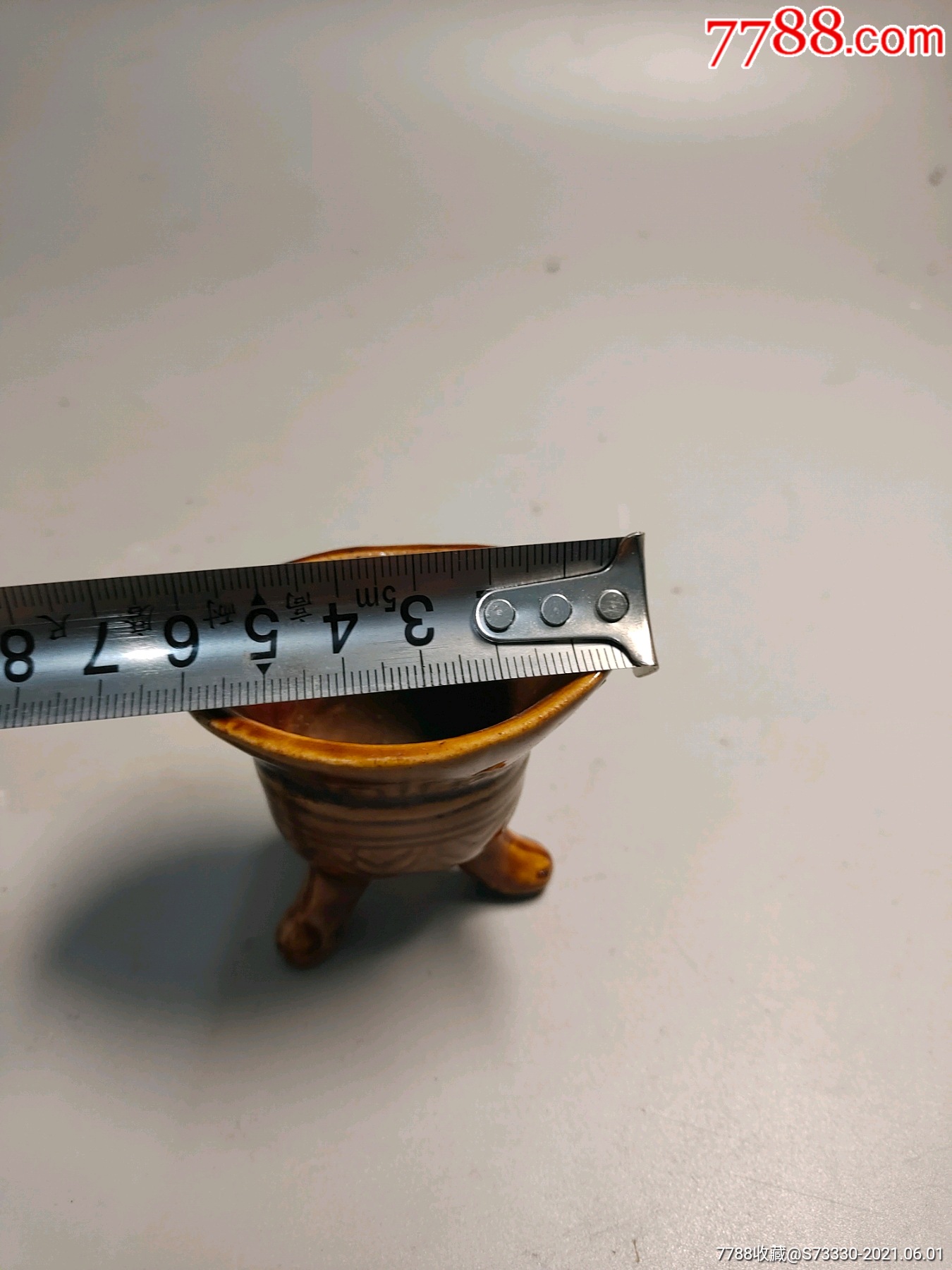 80年代,酱釉三足小酒杯一只