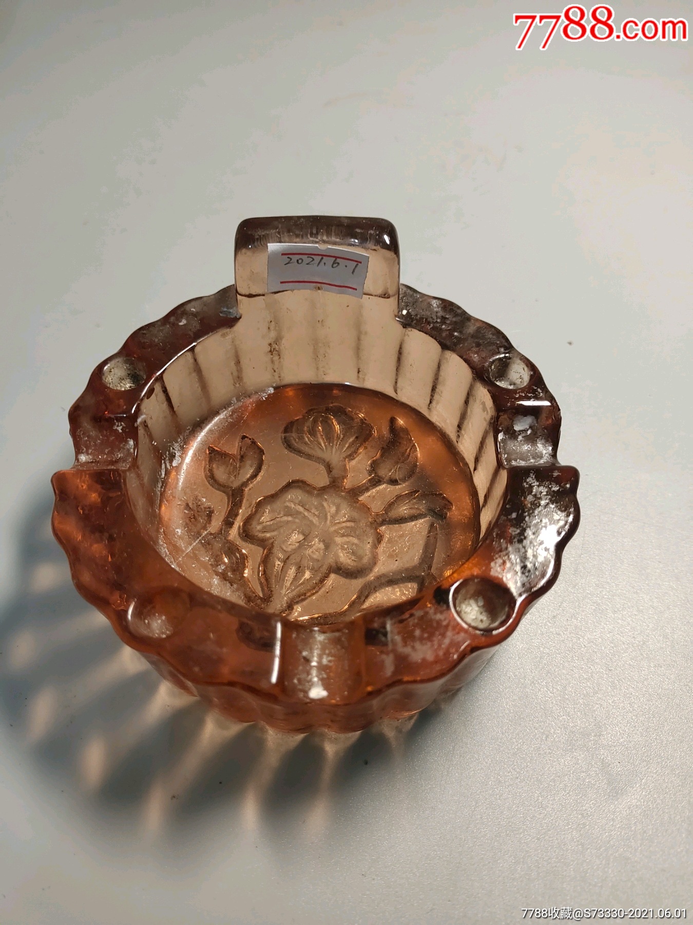 文革茶色玻璃烟灰缸一只微磕