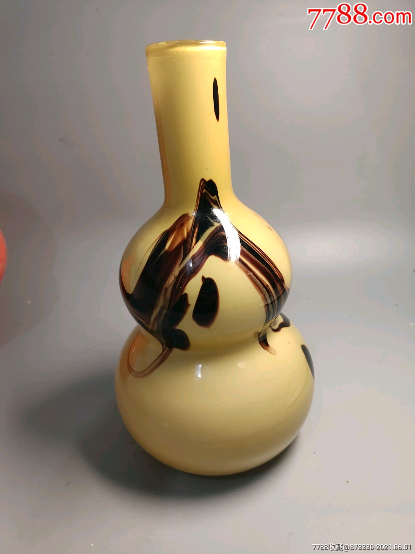 创汇期,拉丝玻璃葫芦瓶一只