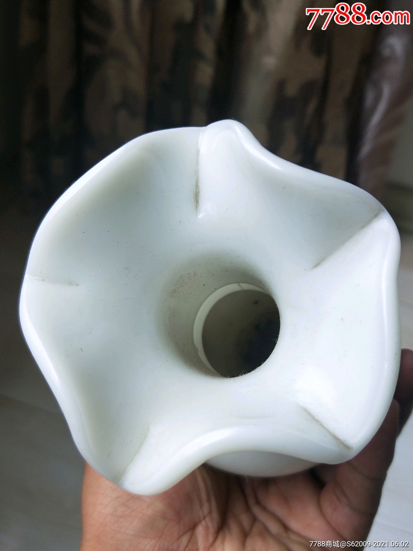 民国全品仿和田白玉老琉璃花口瓶