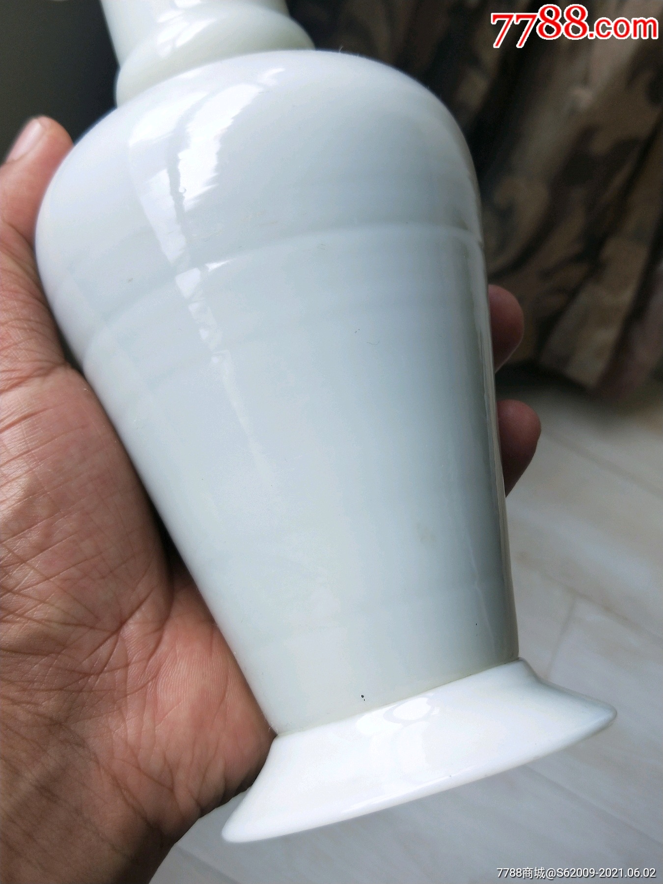 民国全品仿和田白玉老琉璃花口瓶