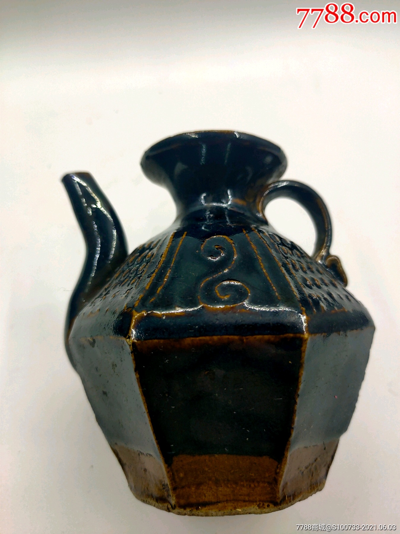 磁州窑黑釉酒壶