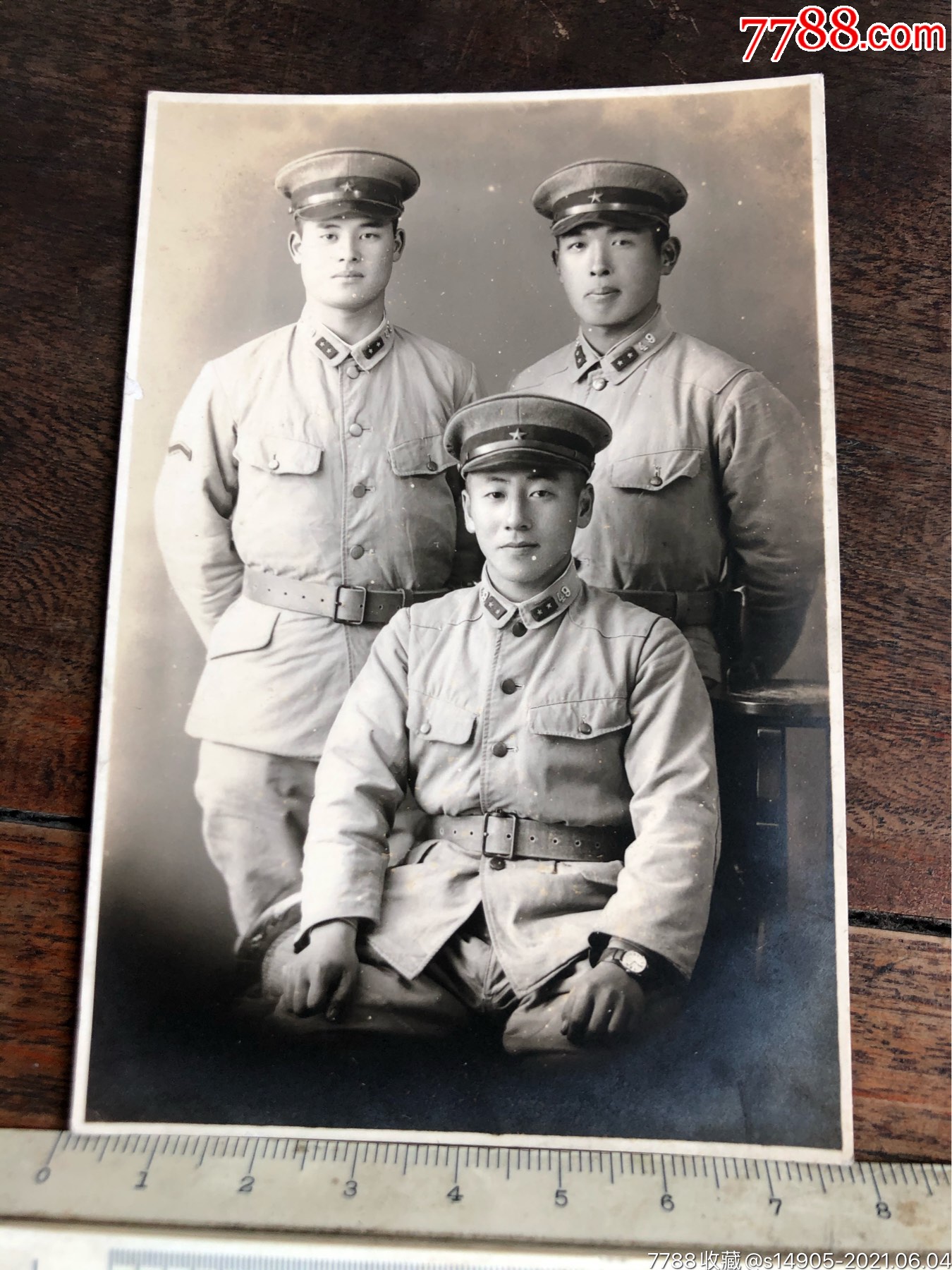 民国抗战时期三个日本鬼子合影老照片