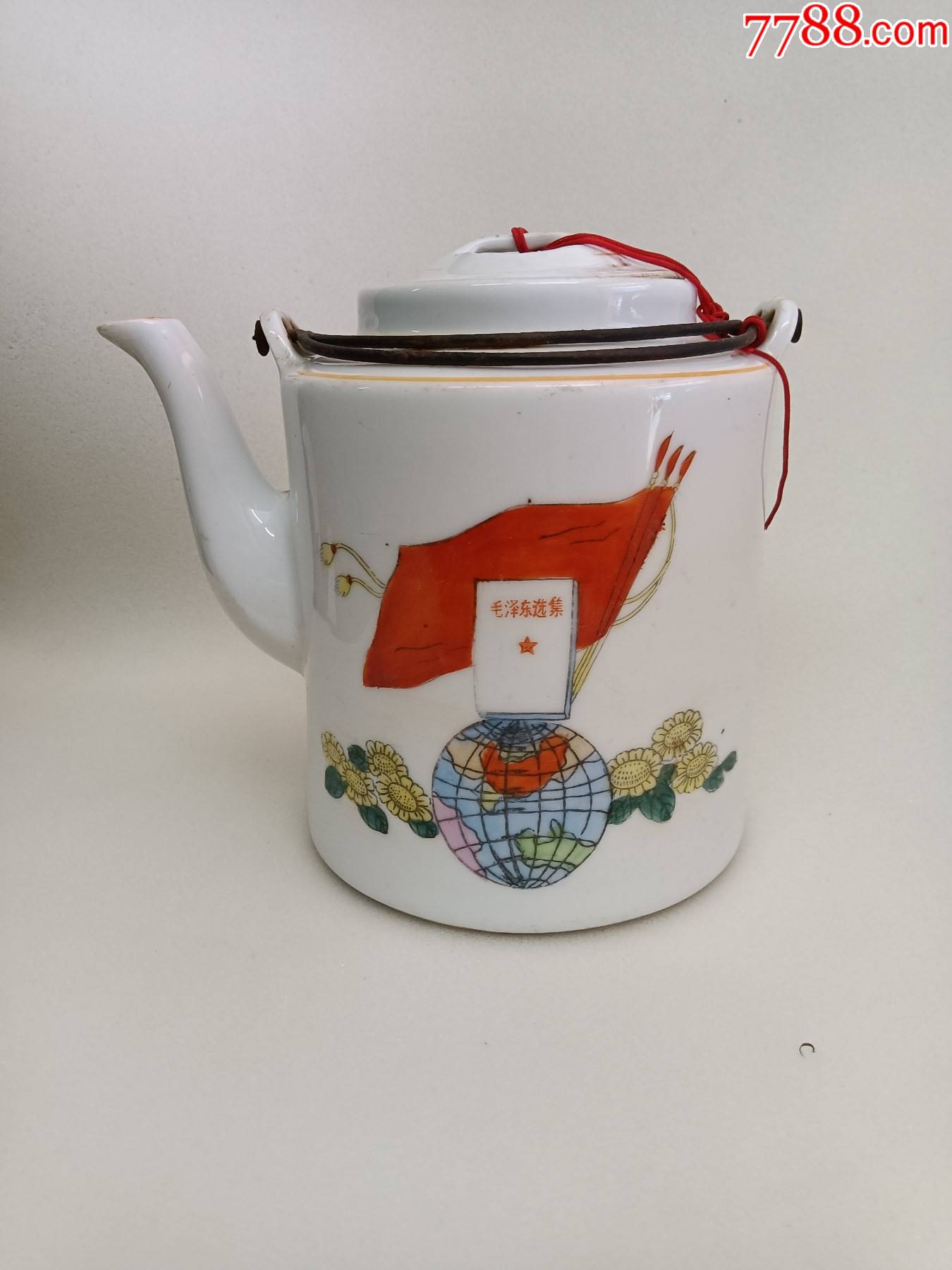 红旗插遍全球提梁壶