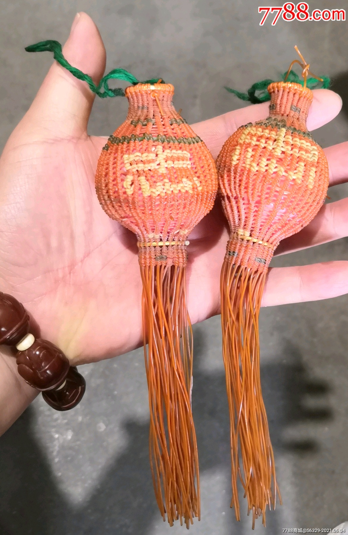 文革时期用塑料绳编织的忠字灯笼2个