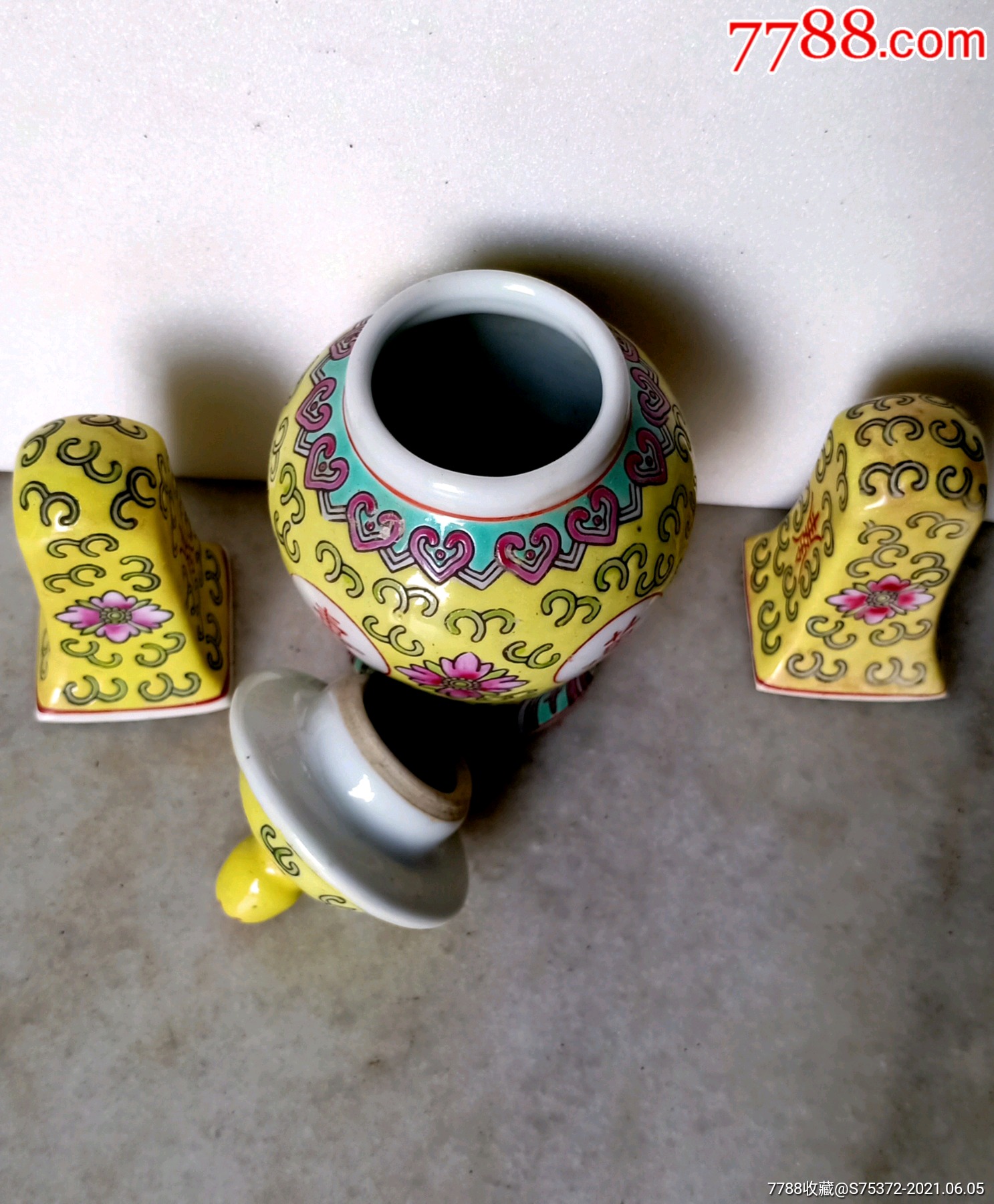 文革粉彩万寿无疆将军罐送一对小瓷器