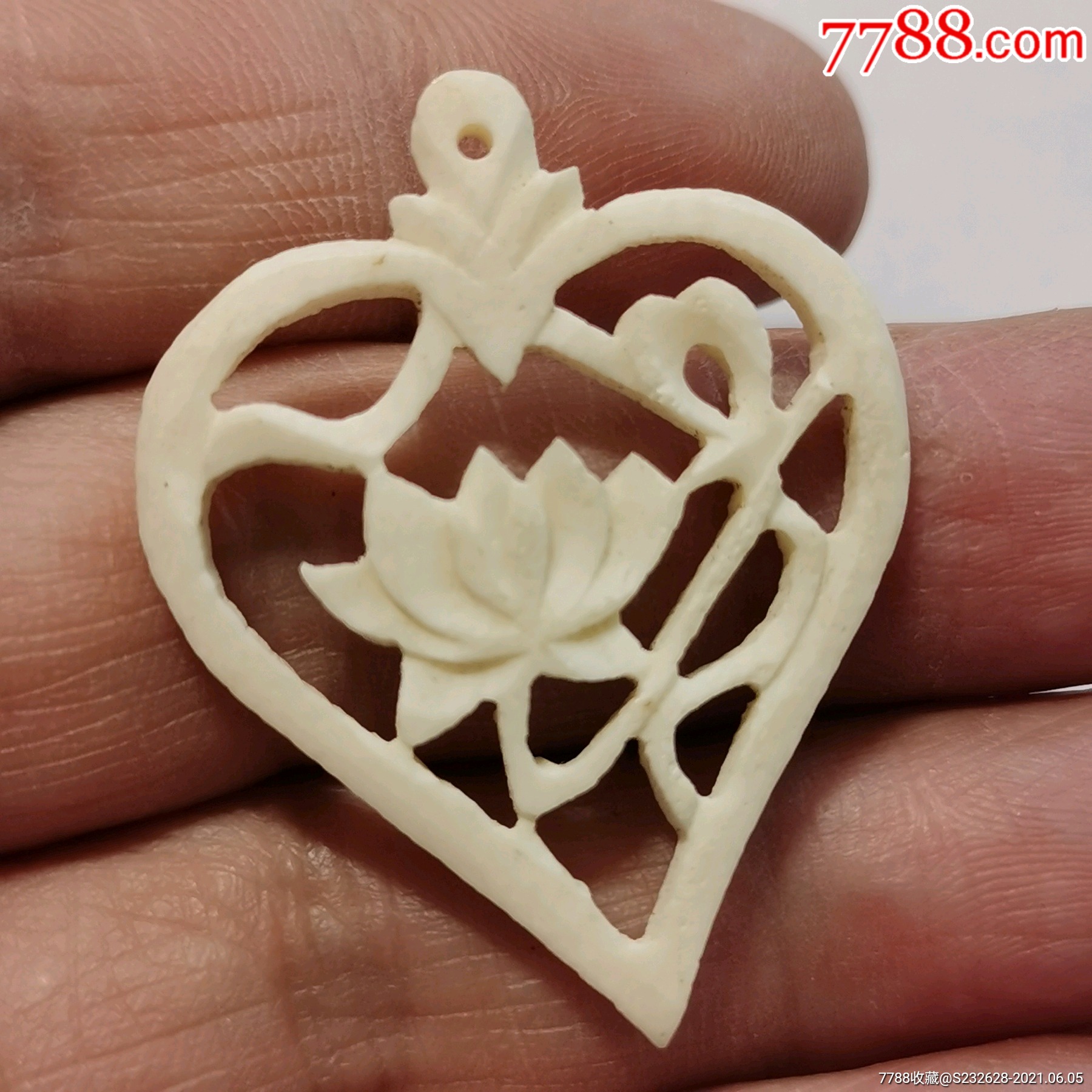 dz57单片创汇期人手工雕天然牛骨质心形双面荷花片牌吊挂坠可嵌挂