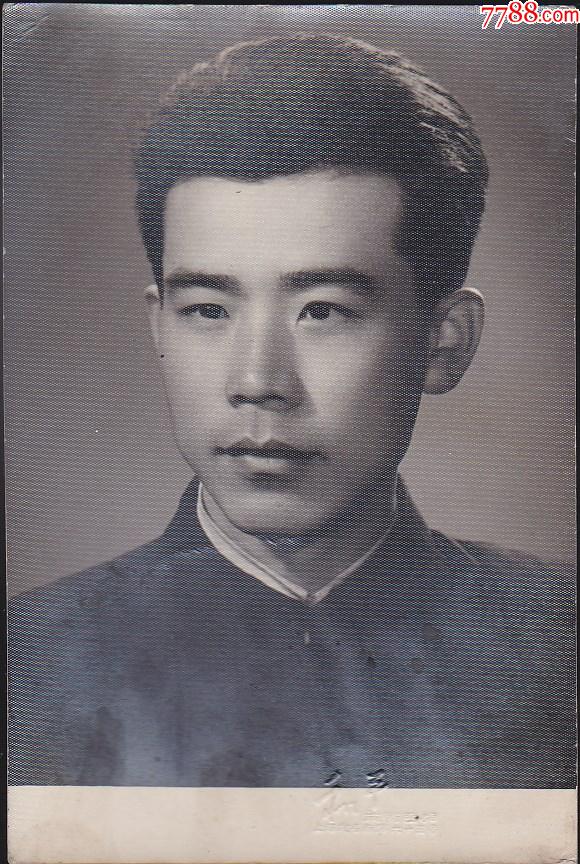50年代帅哥留影上海和平照相