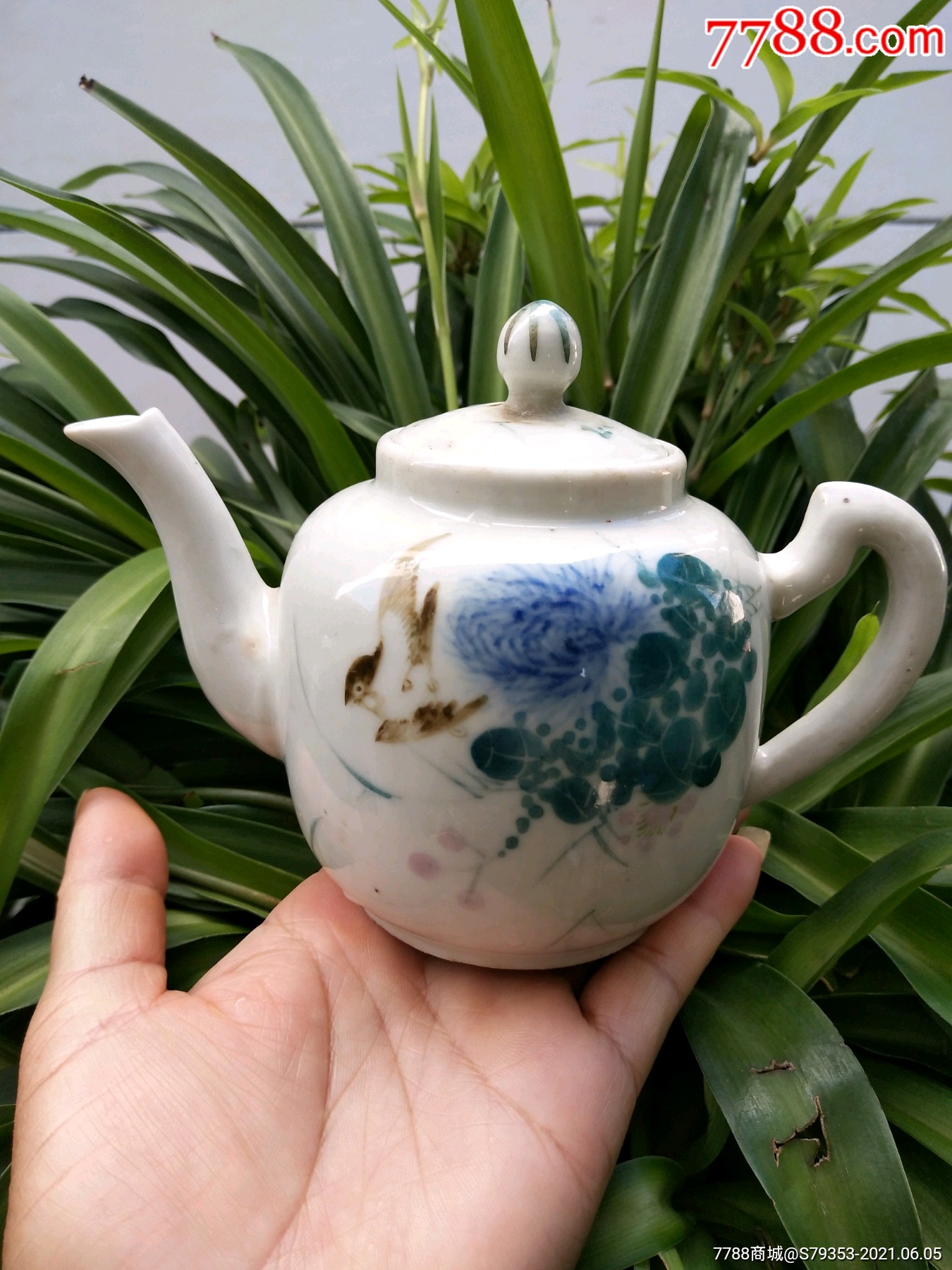 清晚期釉中彩花鸟壶