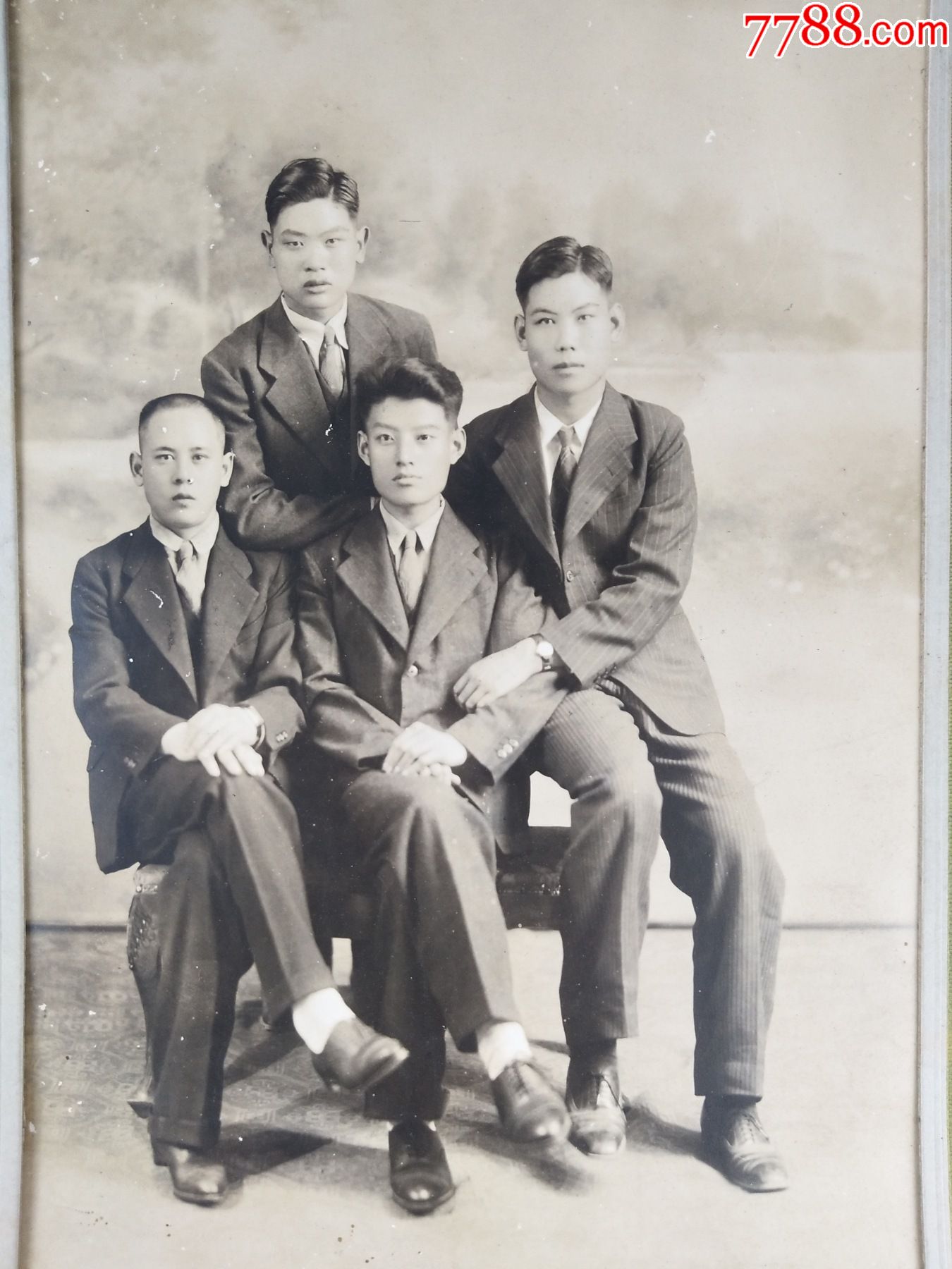 民国四人合影(大连黎明照像馆)